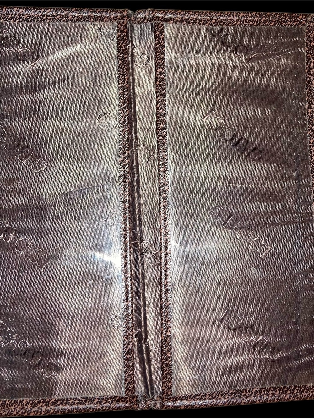 Gucci Leather Checkbook Cover. Made in Italy - Picture 6 of 10